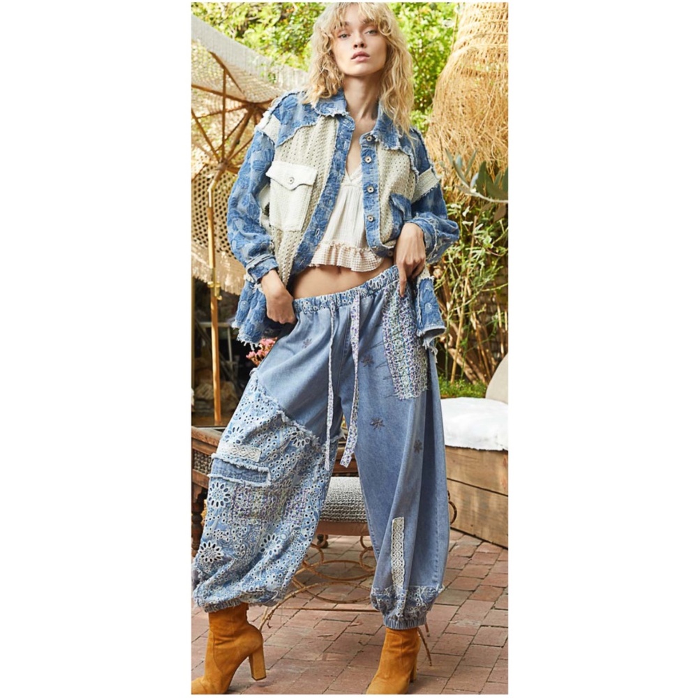 POL Blue Floral Print Eyelet Button Down Shirt - Picture 7 of 7